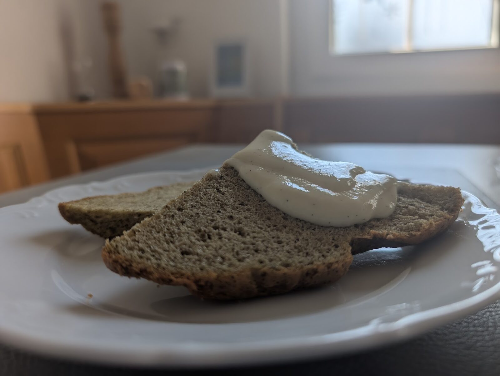 Matcha Kuchen mit Vanillesauce